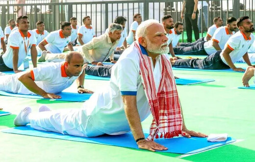 प्रधानमंत्री मोदी ने विशाखापट्टनम में तीन लाख लोगों संग किया योग, कहा - योग ने पूरी दुनिया को जोड़ा